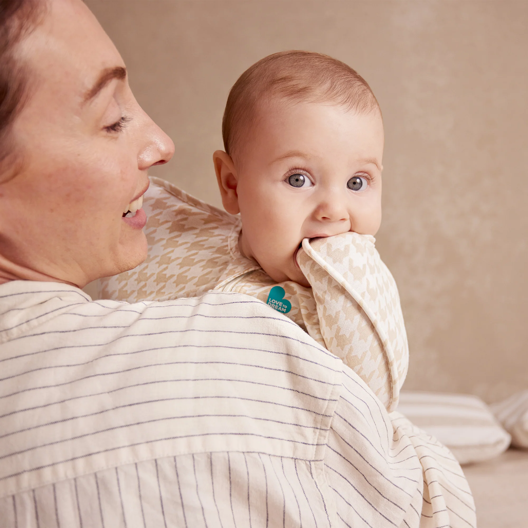 Swaddle Up™ 1.0 TOG Cotton Tan Houndstooth - Image 10