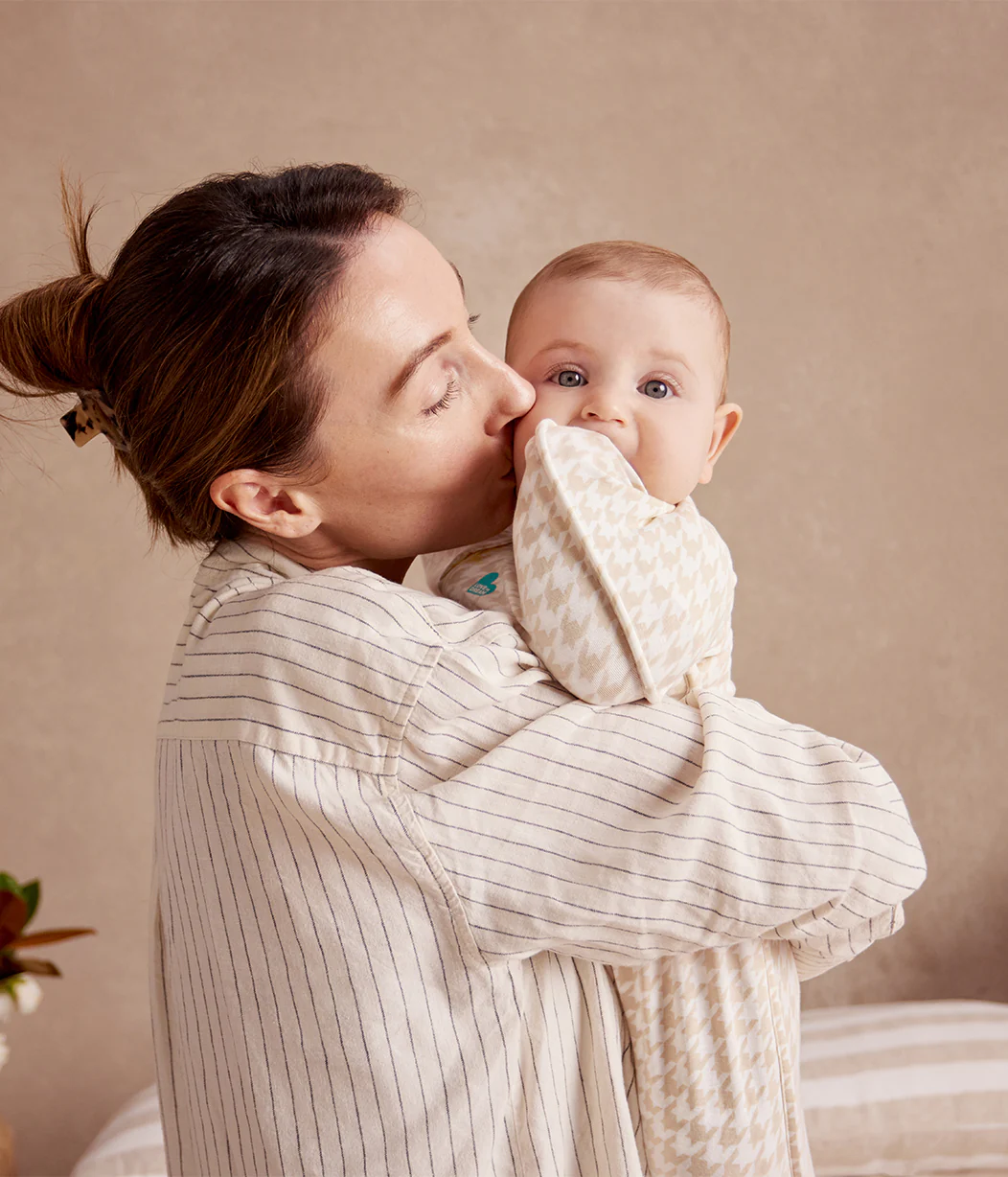 Swaddle Up™ 1.0 TOG Cotton Tan Houndstooth - Image 12